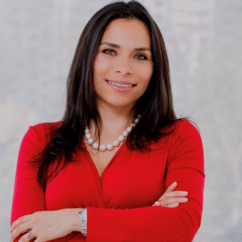 CLAUDIA ROSALES headshot1