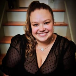 Hailey Michelson Headshot.jpg
