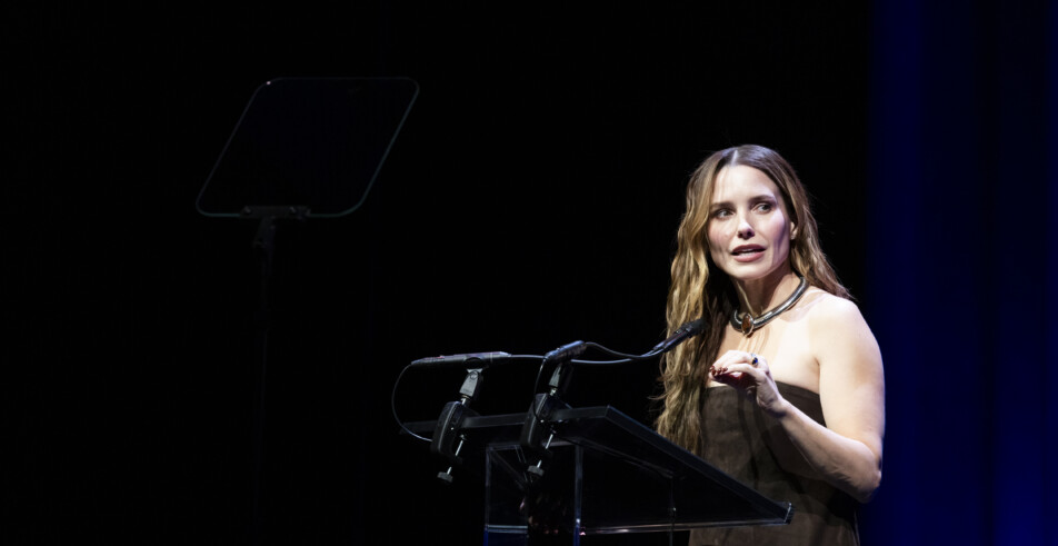 Sophia Bush introduces and presents the Icon Award to the 2026 honoree. 